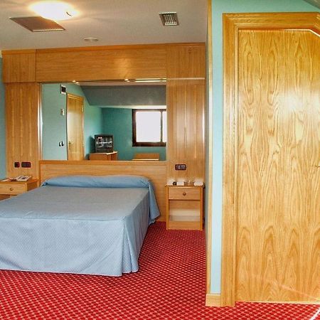Llanera  Hotel Royal מראה חיצוני תמונה