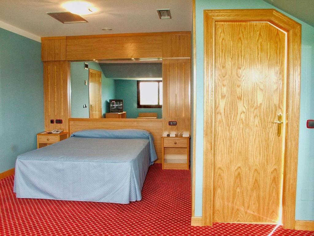 Llanera  Hotel Royal מראה חיצוני תמונה