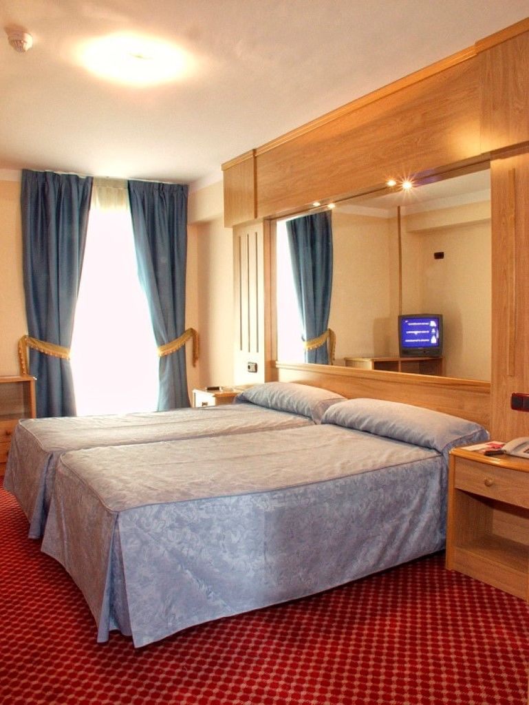 Llanera  Hotel Royal מראה חיצוני תמונה